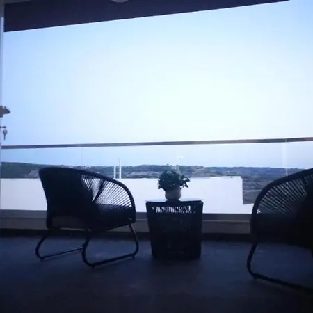 Apartment Golden Bay Sea View Appartement *