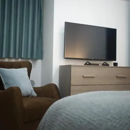 Apartment Golden Bay Sea View Appartement *