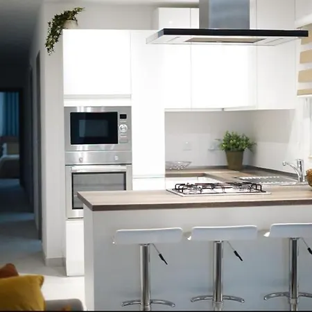Apartment Golden Bay Sea View Appartement *